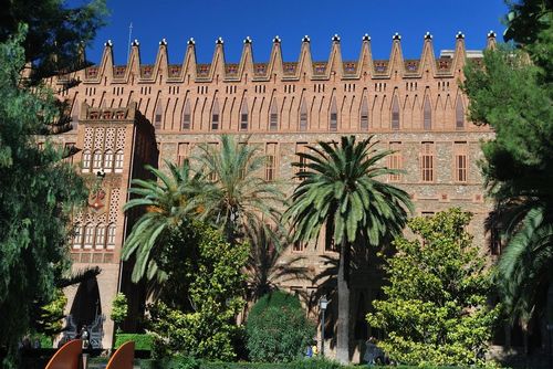 Guide Gaudi à Barcelone college de los teresianes