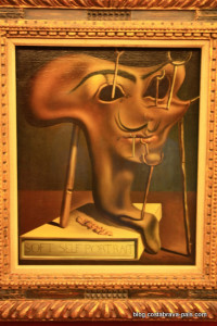 Musée dali de Figueres Autoportrait mou avec du lard grillé