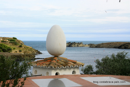 Symboles de Dali sur la Costa Brava oeuf port lligat