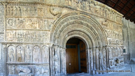 monastère de Ripol, le portail