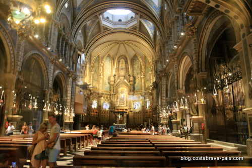 Visiter le monastère de Montserrat - intérieur