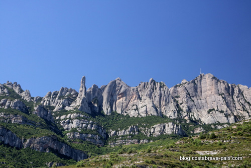 Visiter le monastère de Montserrat - la vue du massif