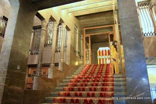 palais Guell à Barcelone - Palau Guell - rez de chaussée escalier
