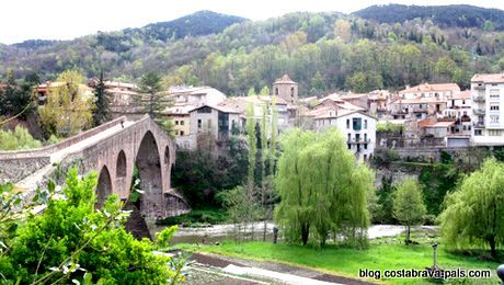 Sant Joan de les Abadesses, un joli village catalan le pont
