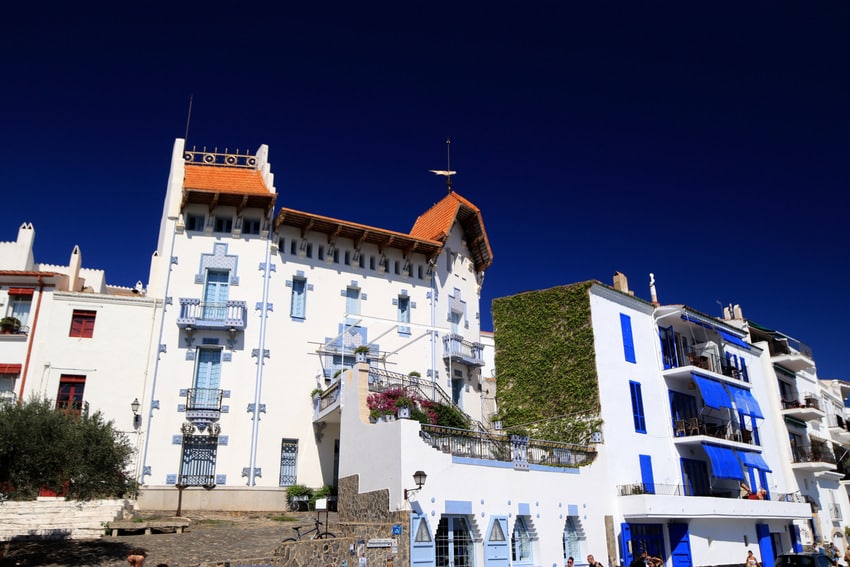La-maison-bleue-de-Cadaques-casa-Serinyana